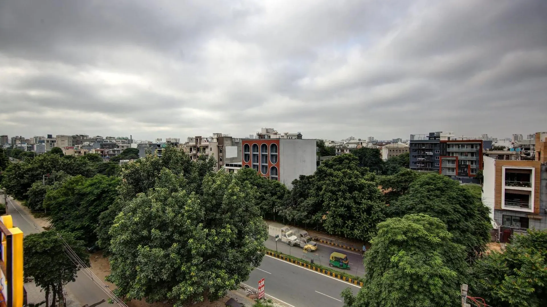 Limewood Stay - Unitech Cyber Park グルガウン
