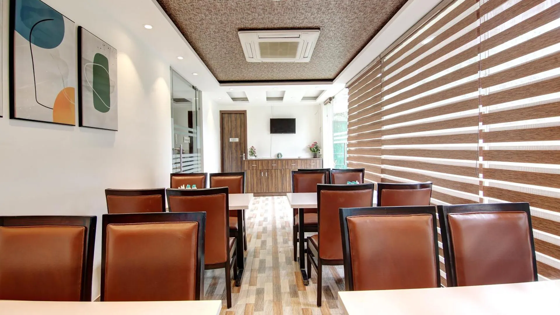 Limewood Stay - Unitech Cyber Park グルガウン