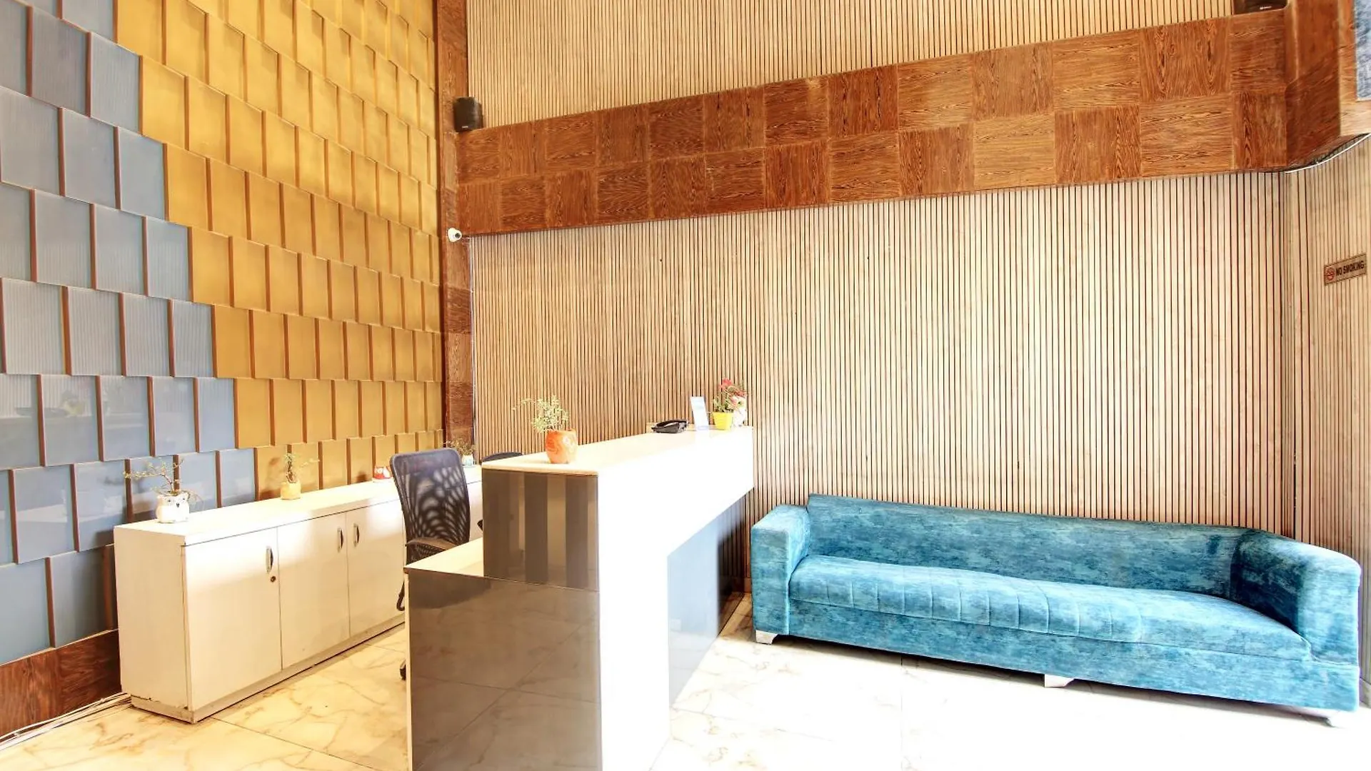 *** ホテル Limewood Stay - Unitech Cyber Park グルガウン インド