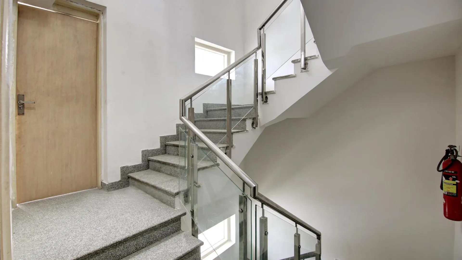Limewood Stay - Unitech Cyber Park グルガウン