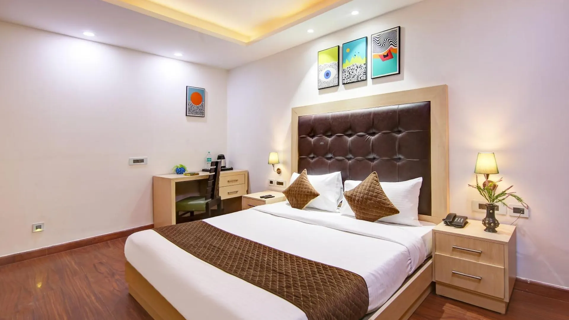 Limewood Stay - Unitech Cyber Park グルガウン 3*,  インド
