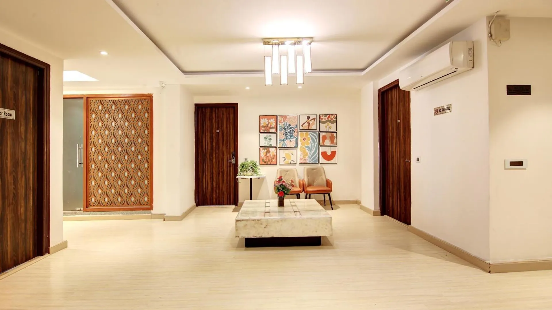 Limewood Stay - Unitech Cyber Park Γκουργκάον 3*,  Ινδία