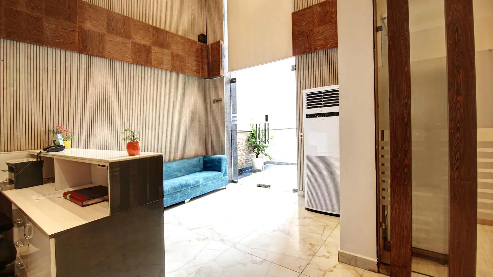 Limewood Stay - Unitech Cyber Park Γκουργκάον Ξενοδοχείο