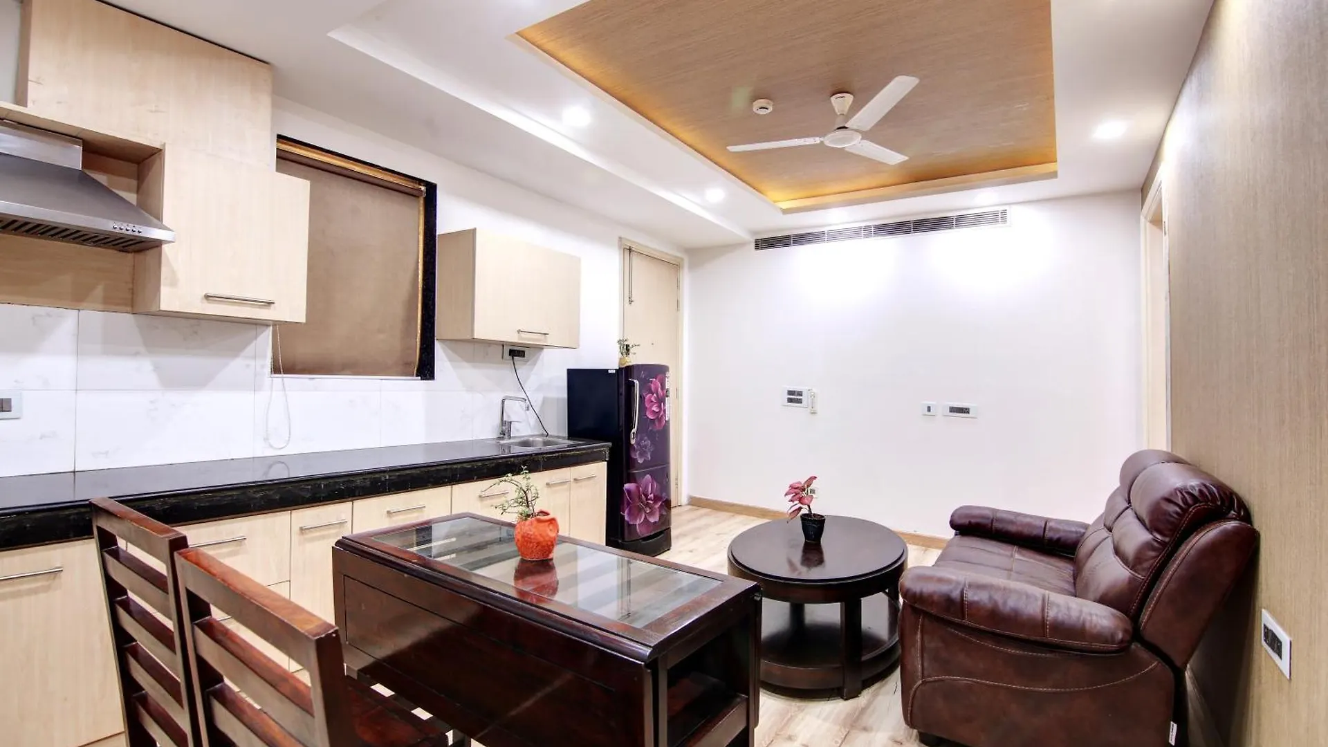 Limewood Stay - Unitech Cyber Park Γκουργκάον 3*,  Ινδία